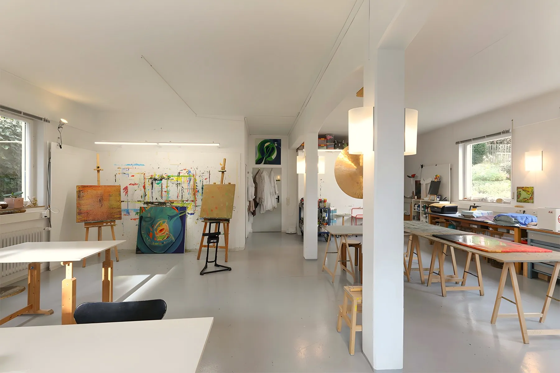 Gemeinsames kreatives Arbeiten im Atelier