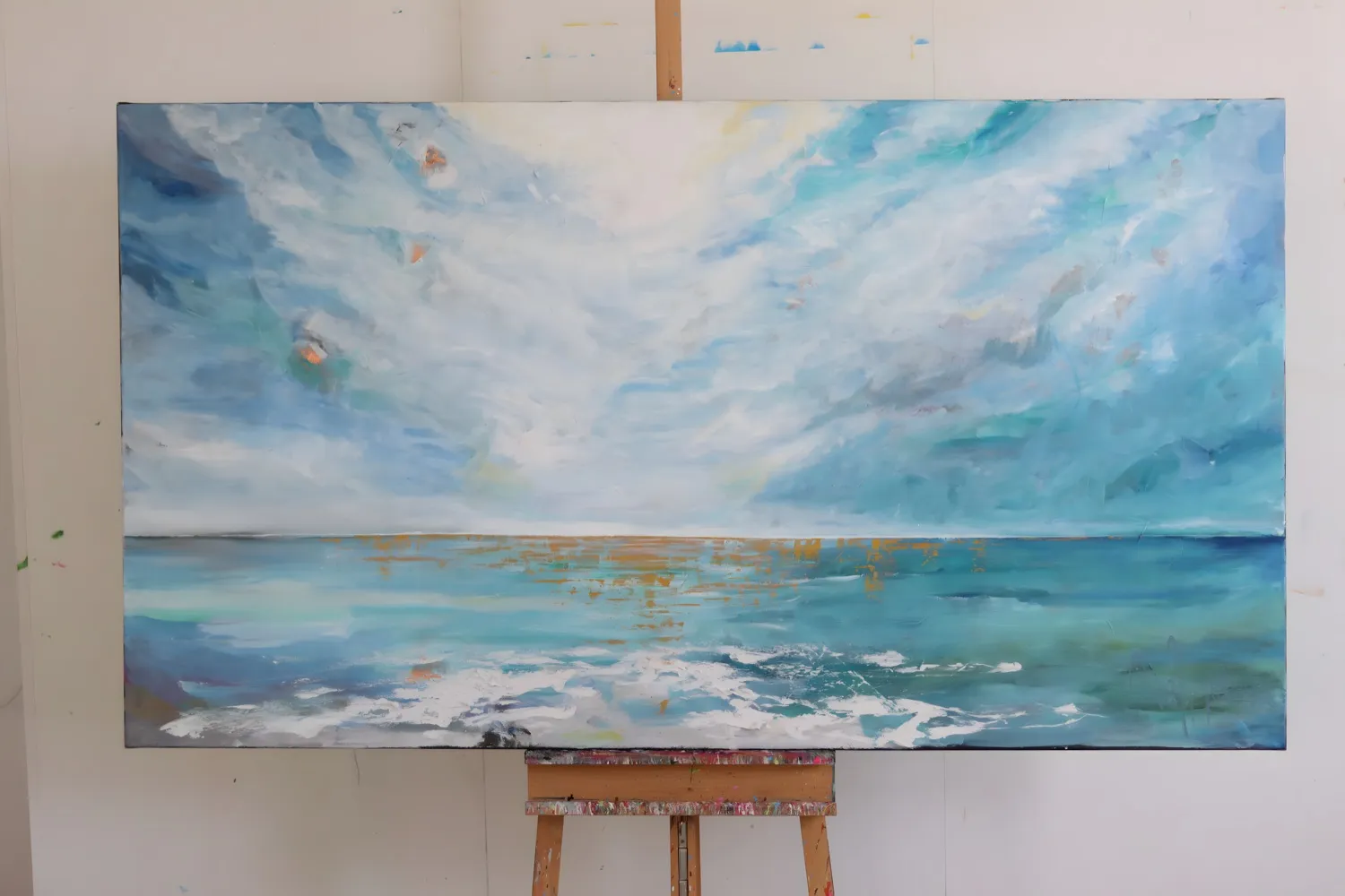 Abstrakte Meereslandschaft mit lichtem Himmel, gemalt von Ina Widmann